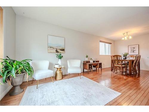 255 Camille Crescent, Waterloo, ON - Indoor Photo Showing Living Room