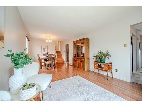 255 Camille Crescent, Waterloo, ON - Indoor Photo Showing Living Room