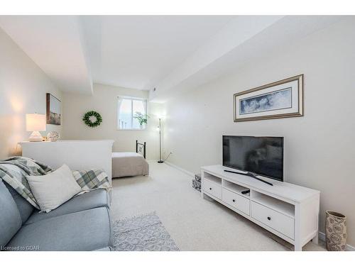 B2-105 Bagot St Street, Guelph, ON - Indoor Photo Showing Living Room