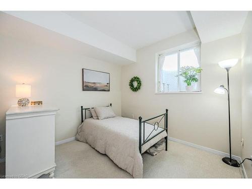 B2-105 Bagot St Street, Guelph, ON - Indoor Photo Showing Bedroom