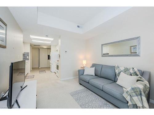 B2-105 Bagot St Street, Guelph, ON - Indoor Photo Showing Living Room