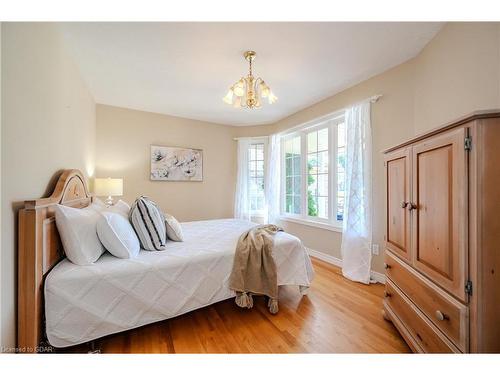 7 Whitetail Court, Guelph, ON - Indoor Photo Showing Bedroom