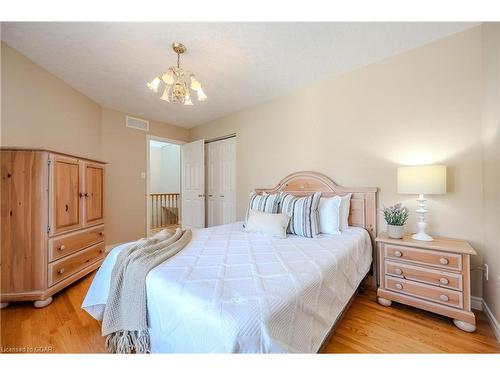 7 Whitetail Court, Guelph, ON - Indoor Photo Showing Bedroom