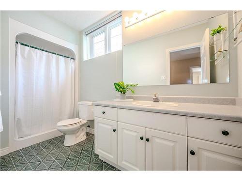 7 Whitetail Court, Guelph, ON - Indoor Photo Showing Bathroom