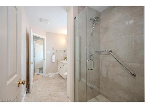 7 Whitetail Court, Guelph, ON - Indoor Photo Showing Bathroom