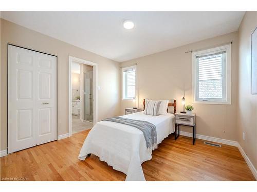 7 Whitetail Court, Guelph, ON - Indoor Photo Showing Bedroom