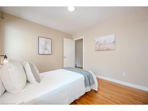 7 Whitetail Court, Guelph, ON - Indoor Photo Showing Bedroom