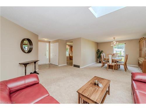 17 Sunshine Place, New Hamburg, ON - Indoor Photo Showing Living Room