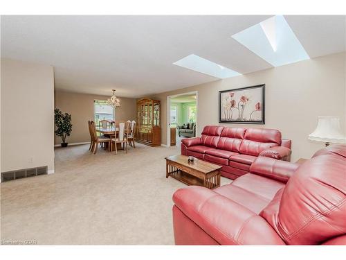 17 Sunshine Place, New Hamburg, ON - Indoor Photo Showing Living Room