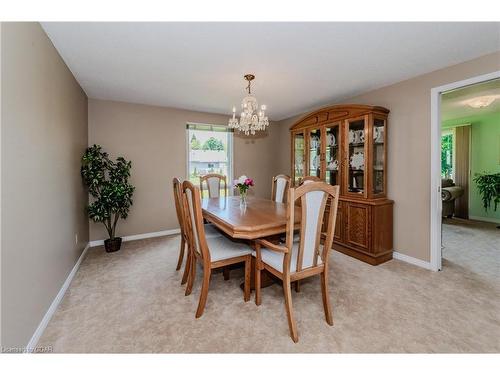 17 Sunshine Place, New Hamburg, ON - Indoor Photo Showing Dining Room