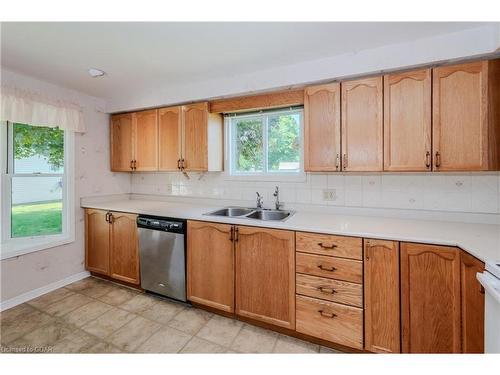 17 Sunshine Place, New Hamburg, ON - Indoor Photo Showing Kitchen With Double Sink