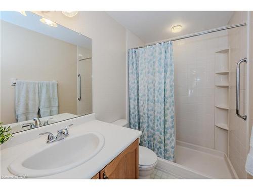 17 Sunshine Place, New Hamburg, ON - Indoor Photo Showing Bathroom