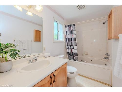 17 Sunshine Place, New Hamburg, ON - Indoor Photo Showing Bathroom