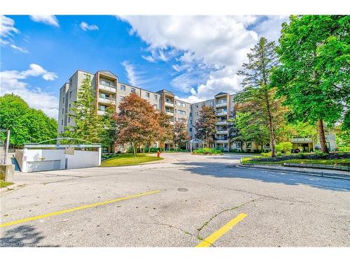 206-93 Westwood Road, Guelph, ON - Outdoor