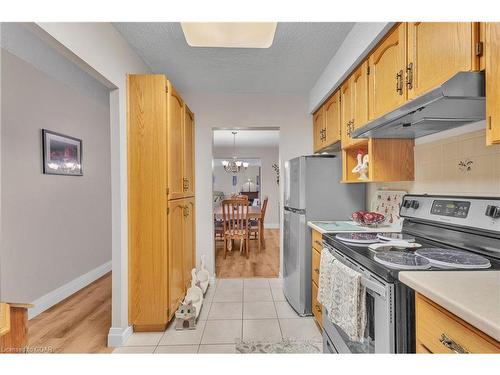 206-93 Westwood Road, Guelph, ON - Indoor Photo Showing Kitchen