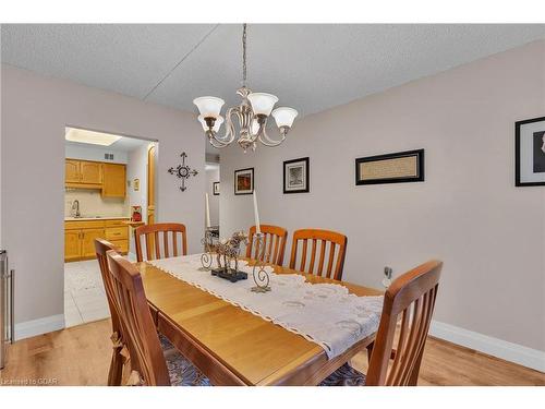 206-93 Westwood Road, Guelph, ON - Indoor Photo Showing Dining Room