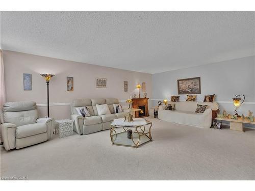 206-93 Westwood Road, Guelph, ON - Indoor Photo Showing Living Room