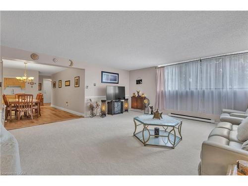 206-93 Westwood Road, Guelph, ON - Indoor Photo Showing Living Room