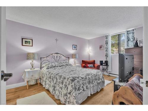 206-93 Westwood Road, Guelph, ON - Indoor Photo Showing Bedroom