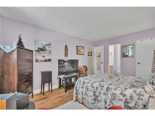 206-93 Westwood Road, Guelph, ON - Indoor Photo Showing Bedroom