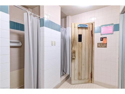 206-93 Westwood Road, Guelph, ON - Indoor Photo Showing Bathroom