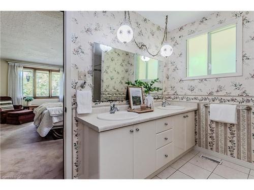 4711 Watson Road S, Puslinch, ON - Indoor Photo Showing Bathroom