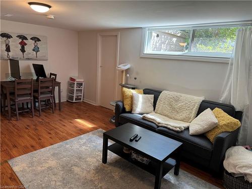 9 Oriole Crescent, Guelph, ON - Indoor Photo Showing Living Room