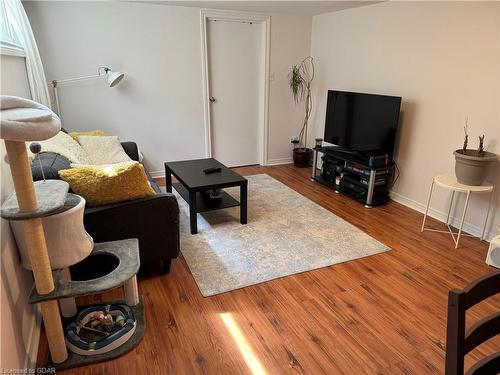 9 Oriole Crescent, Guelph, ON - Indoor Photo Showing Living Room