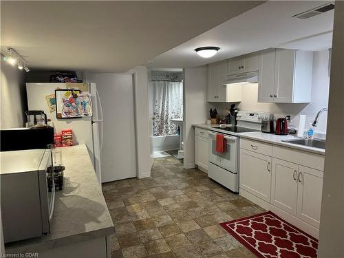 9 Oriole Crescent, Guelph, ON - Indoor Photo Showing Kitchen