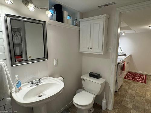 9 Oriole Crescent, Guelph, ON - Indoor Photo Showing Bathroom