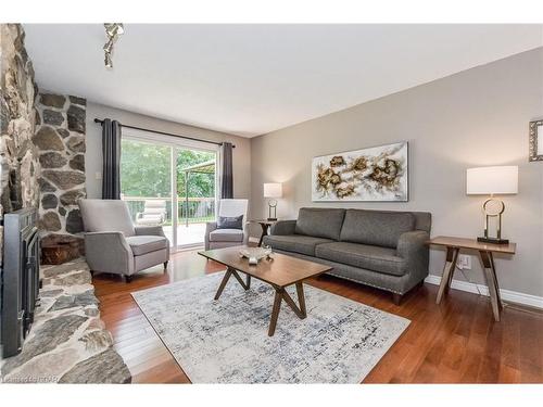 6555 Third Line, Fergus, ON - Indoor Photo Showing Living Room