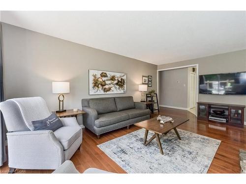 6555 Third Line, Fergus, ON - Indoor Photo Showing Living Room