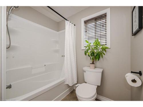 47 Bowen Drive, Guelph, ON - Indoor Photo Showing Bathroom