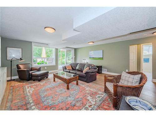 6 Sparling Court, Guelph, ON - Indoor Photo Showing Living Room