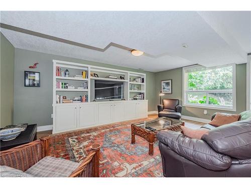 6 Sparling Court, Guelph, ON - Indoor Photo Showing Living Room