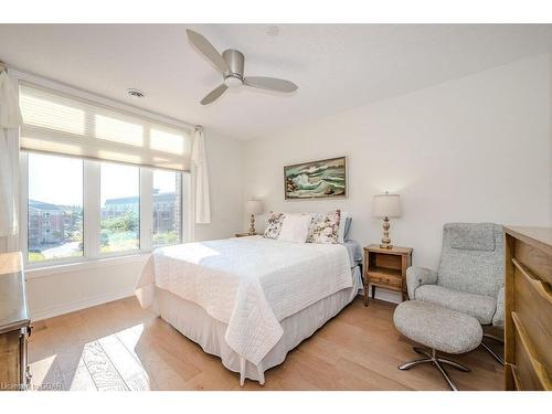 D403-71 Bayberry Drive, Guelph, ON - Indoor Photo Showing Bedroom