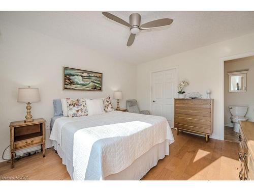 D403-71 Bayberry Drive, Guelph, ON - Indoor Photo Showing Bedroom