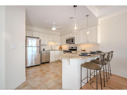 D403-71 Bayberry Drive, Guelph, ON - Indoor Photo Showing Kitchen With Upgraded Kitchen