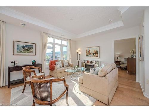 D403-71 Bayberry Drive, Guelph, ON - Indoor Photo Showing Living Room