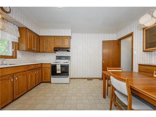 454 Speedvale Avenue E, Guelph, ON - Indoor Photo Showing Kitchen