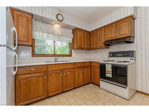 454 Speedvale Avenue E, Guelph, ON - Indoor Photo Showing Kitchen With Double Sink