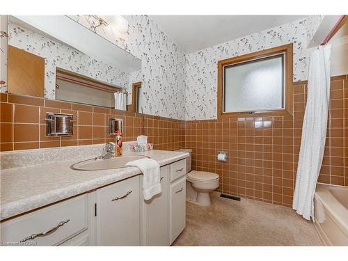 454 Speedvale Avenue E, Guelph, ON - Indoor Photo Showing Bathroom