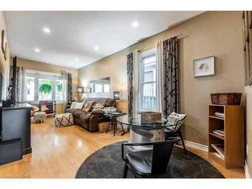 377 York Road, Guelph, ON - Indoor Photo Showing Living Room