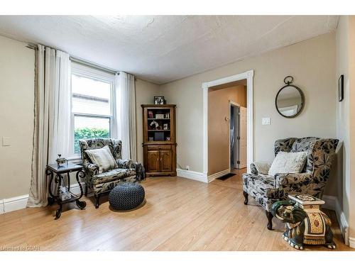 377 York Road, Guelph, ON - Indoor Photo Showing Living Room