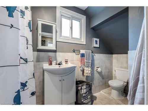 377 York Road, Guelph, ON - Indoor Photo Showing Bathroom