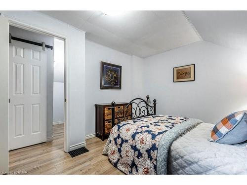 377 York Road, Guelph, ON - Indoor Photo Showing Bedroom