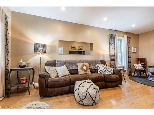 377 York Road, Guelph, ON - Indoor Photo Showing Living Room