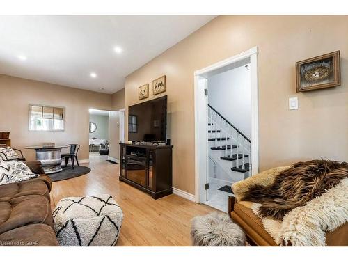 377 York Road, Guelph, ON - Indoor Photo Showing Living Room