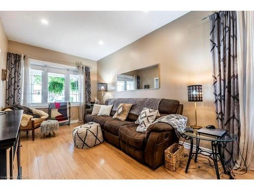 377 York Road, Guelph, ON - Indoor Photo Showing Living Room