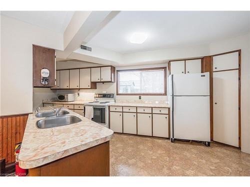 400 Wilson Street, Guelph/Eramosa, ON - Indoor Photo Showing Kitchen